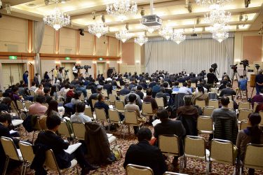 「第25回福島県県民健康調査検討委員会 」の様子。 福島県福島市。2016年12月27日